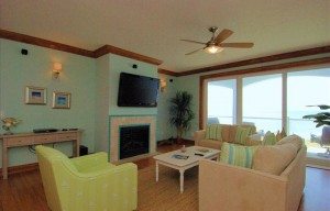 Love Shack LIVING1 300x192 Love Shack Unit 18